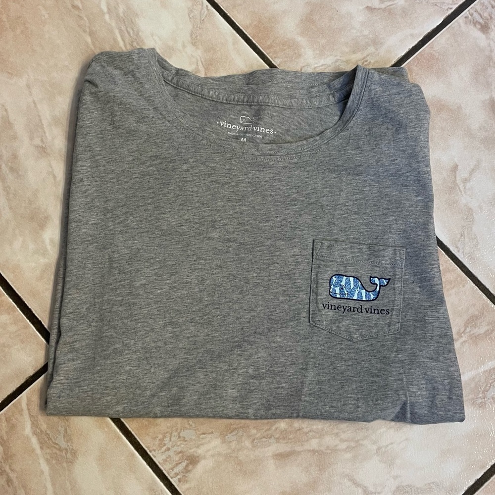 Vineyard Vines Tee Size: M - Picture 3 of 4